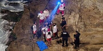 “Nadie tiene permitido estar en la zona de rocas”: Alcalde tras caída de turista en Olas Altas