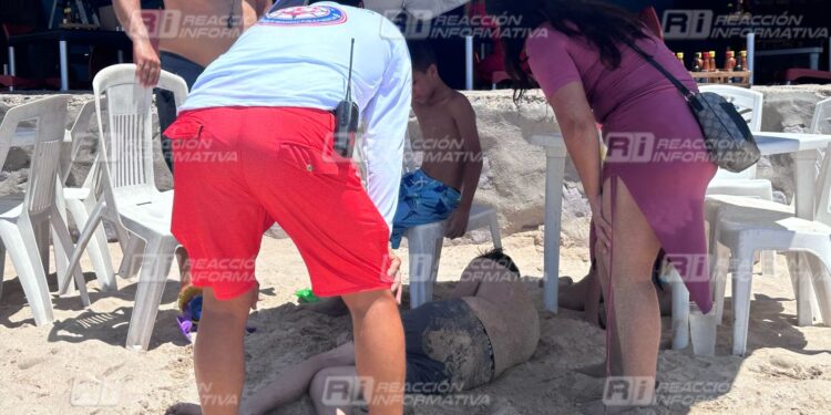 Acuáticos rescatan a menor de 14 años que fue “tragado” por el mar en playas de Mazatlán