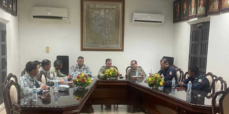 Se reúnen en El Rosario autoridades de los tres órdenes de gobierno para reforzar las acciones preventivas en la zona