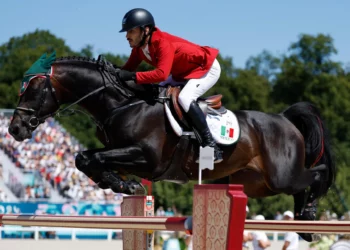 Andrés Azcárraga cae de su caballo y queda sin opción de medalla en la final de Ecuestre en París 2024