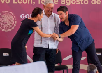 AMLO y Sheinbaum ofrecen mensaje en la Explanada de los Héroes en Monterrey