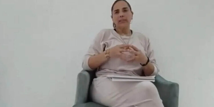 Video: Madre de Carlos Salcedo rompe el silencio ante orden de aprehensión en su contra