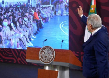 “Es un día de mucha alegría”: AMLO celebra que millones de estudiantes regresan a clases