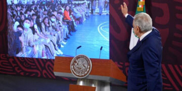 “Es un día de mucha alegría”: AMLO celebra que millones de estudiantes regresan a clases