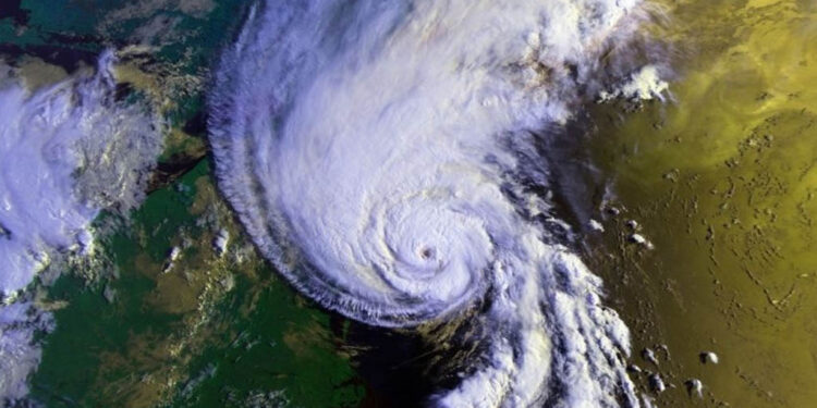 Fabio se degrada a “baja presión remanente”: ¿seguirá afectando a México?