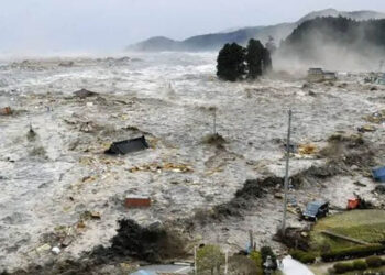 Tsunami golpea costas de Japón tras sismo magnitud 7.1; hay 9 heridos | VIDEO