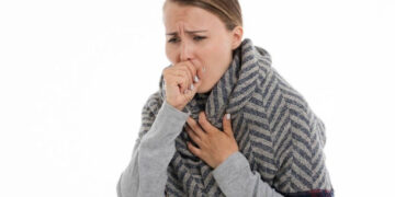 ¿Qué es la tos ferina y cuáles son los síntomas de alerta en adultos?