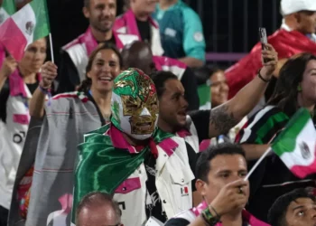 ¡Sombreros de mariachis y máscaras de luchador! Así fue la aparición de México en la inauguración de los Juegos Paralímpicos de París 2024