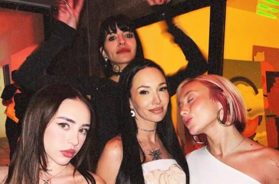 Tras lanzar supuesta indirecta a Nodal, Cazzu se va de fiesta con Nicki Nicole