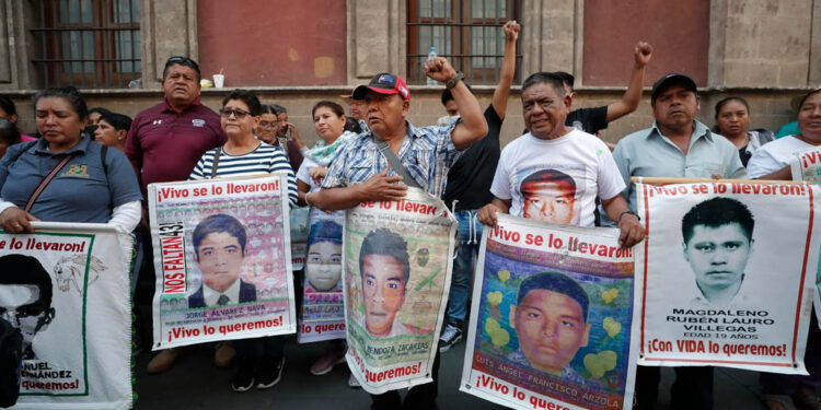 AMLO pide que expresidente Peña Nieto declare sobre Caso Ayotzinapa “si hay elementos”