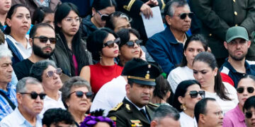¿Los invitó AMLO? Christian Nodal y Ángela Aguilar roban miradas en el desfile militar de este 16 de septiembre