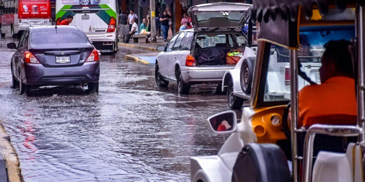 Desplazamiento de Ileana incrementan oleaje en Playas de Mazatlán