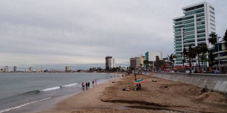 Se pronostican chubascos y cielo parcialmente nublado en Mazatlán