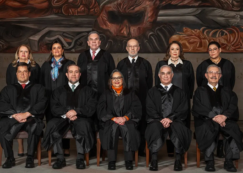 Paro de ministros no tiene fundamento legal “están haciendo el ridículo”, dice AMLO