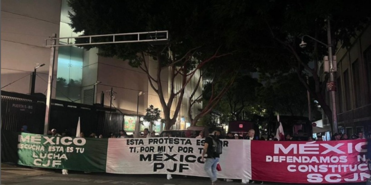 Trabajadores del PJF bloquean el Senado en protesta contra la reforma judicial
