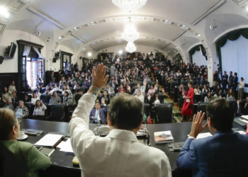 AMLO exige que dejen de presionar a senadores para que voten en contra de la reforma judicial
