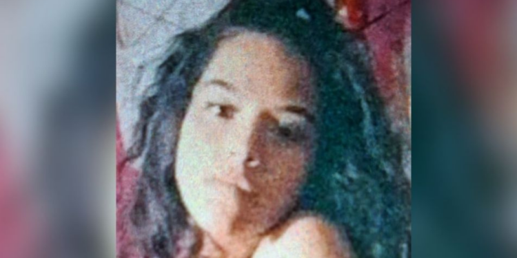 Amanda tenía 18 años, fue hallada sin vida debajo de una cama tras una semana desaparecida, su pareja huyó