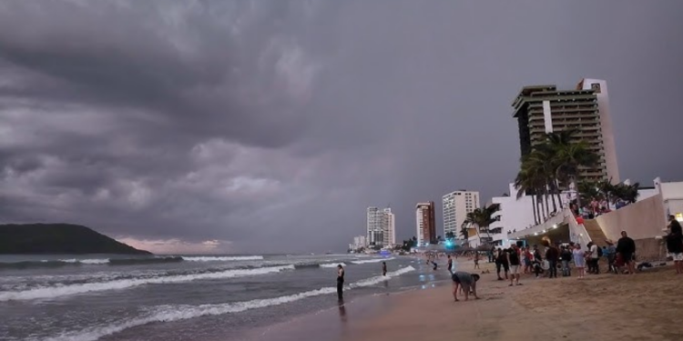 Fin de semana con cielo parcialmente nuboso la mayor parte del día y probabilidad de precipitaciones en Mazatlán
