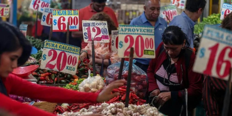 Desacelera inflación luego de cinco meses al alza, llega a 4.99% en agosto