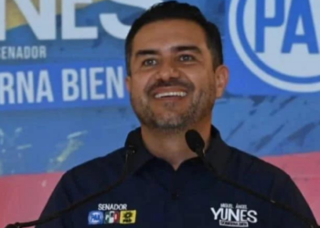 Miguel Ángel Yunes reaparece y pide licencia por salud; su papá Yunes Linares asumirá su escaño