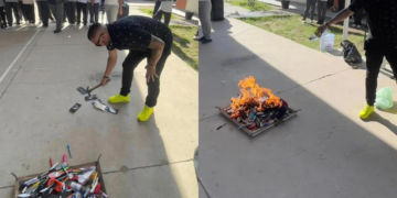 Queman y destruyen celulares en secundaria de Durango por estar prohibidos en el reglamento escolar