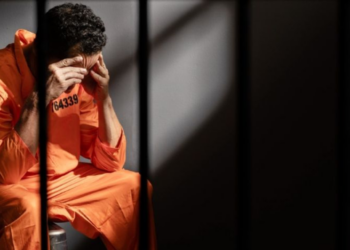 Padre salva a su hija de un pedófilo y lo sentencian a más de 10 años de cárcel junto con el agresor
