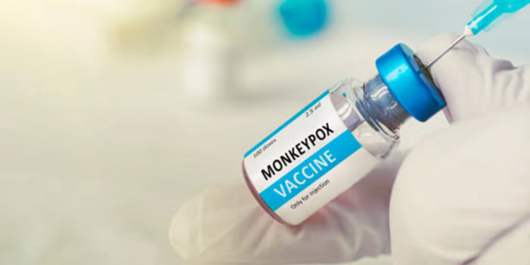 OMS autoriza primera vacuna contra viruela del mono para reforzar la respuesta a la enfermedad en África