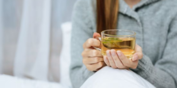 Estos son los alimentos que nunca se deben acompañar con té, según nutricionistas