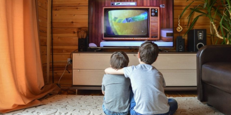 Una bala perdida impactó en el pecho de Valentina de 9 años mientras se encontraba dentro de su casa en NL