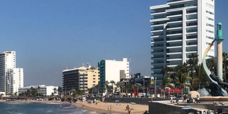 Fin de semana con nubes y claros, así como calor húmedo en Mazatlán