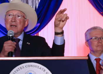 Ken Salazar responde a López Obrador: “Lo que se está viendo en Sinaloa no es culpa de Estados Unidos”
