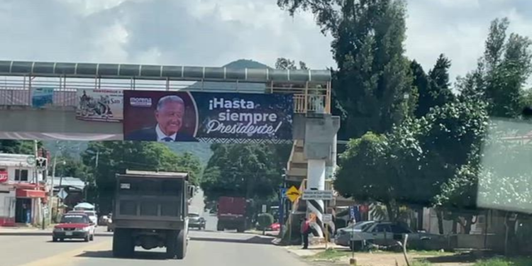 AMLO da su último adiós en gira de Oaxaca