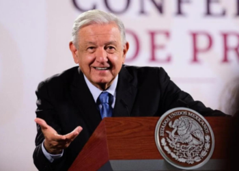 López Obrador renuncia a su militancia en Morena