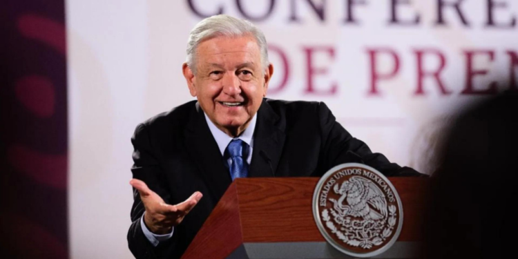 López Obrador renuncia a su militancia en Morena