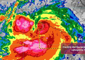 “John” vuelve a intensificarse a huracán categoría 1 frente a costas de Michoacán