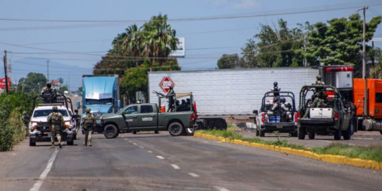 Sinaloa cumple 18 días de crisis bajo el asedio de la “narcoguerra” y los bloqueos carreteros