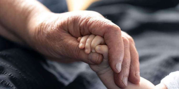 Abuelo abusa de su nieta de 7 años y es descubierto; ya había estado preso dos veces por el mismo delito