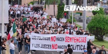 Realizan en Culiacán Mega marcha en protesta por la Reforma al Poder Judicial.