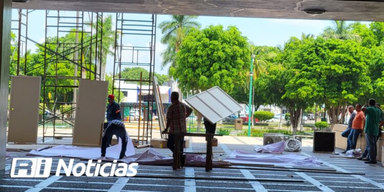 Retiran escenario en Palacio de Gobierno tras cancelación del “Grito”