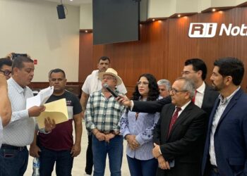 Taxistas piden a Congreso NO a la Ley de Movilidad para Legalizar el transporte por APPS