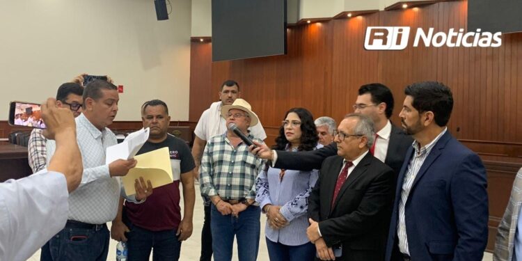 Taxistas piden a Congreso NO a la Ley de Movilidad para Legalizar el transporte por APPS