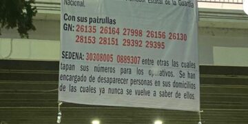 Colocan manta en puente de Culiacán acusa a mandos militares de desapariciones forzadas