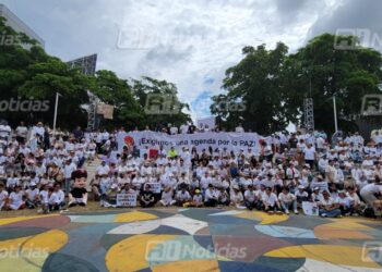 Marchan “Culichis por La Paz” en Culiacán