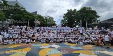 Marchan “Culichis por La Paz” en Culiacán