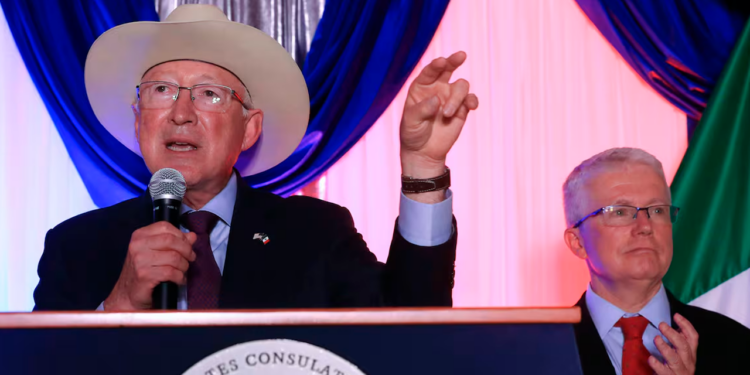Ken Salazar responde a López Obrador: “Lo que se está viendo en Sinaloa no es culpa de Estados Unidos”
