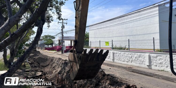 No puedo ser tapadera de nadie, constructora encargada de obra en Av. Mazatlán trabaja lento: Alcalde