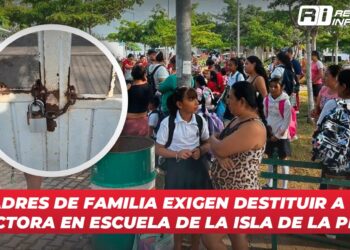 Padres de familia exigen destituir a la directora en escuela de la Isla de la Piedra