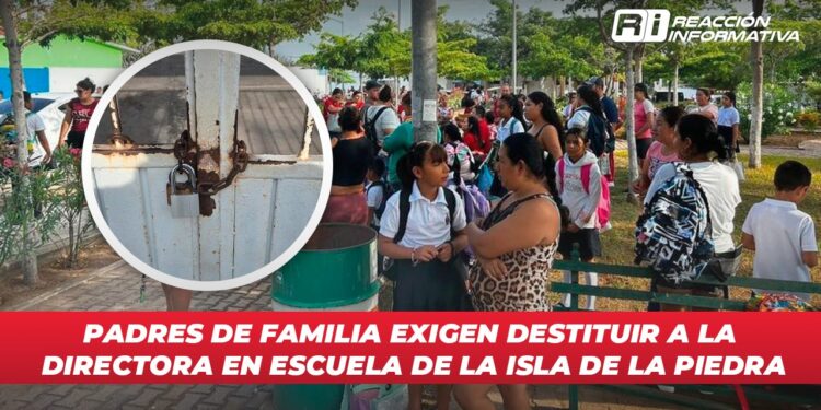 Padres de familia exigen destituir a la directora en escuela de la Isla de la Piedra