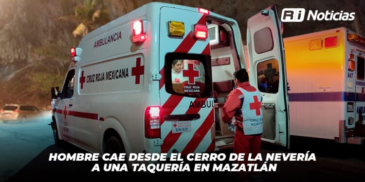 Hombre cae desde el Cerro de la Nevería a una taquería en Mazatlán