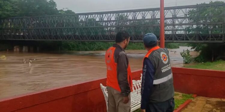 Lluvias dejan 2 muertos y 7 municipios afectados en Veracruz